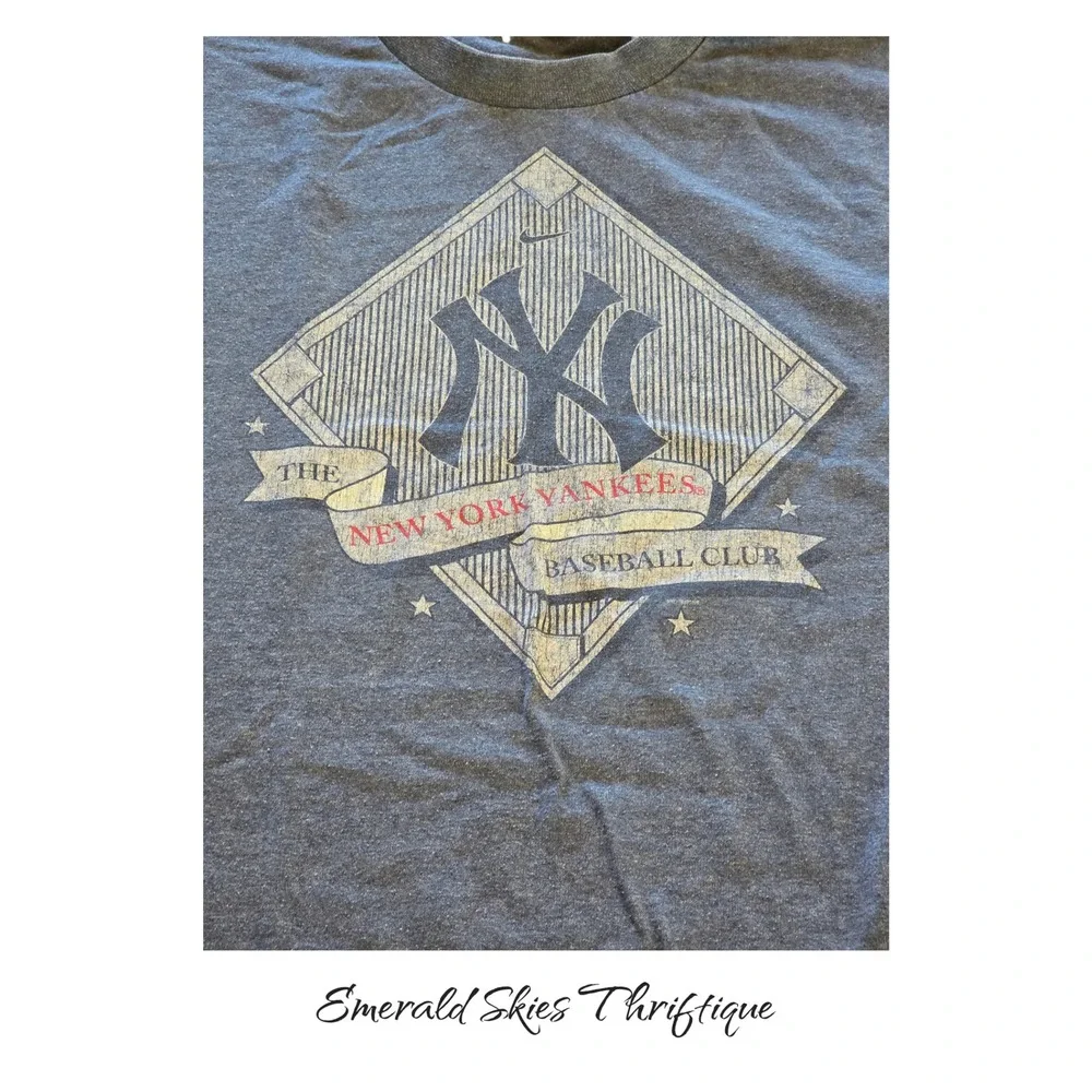 Men's Nike baseball new York yankees T-shirt, size large. Free shipping